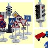 Набор дорожных знаков и машинок для коврика «Дорожное движение»